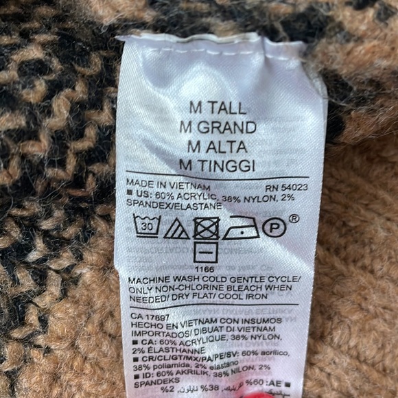 Old Navy NWT Leopard Print Chunky Crewneck Sweater - Size M tall - Picture 3 of 3